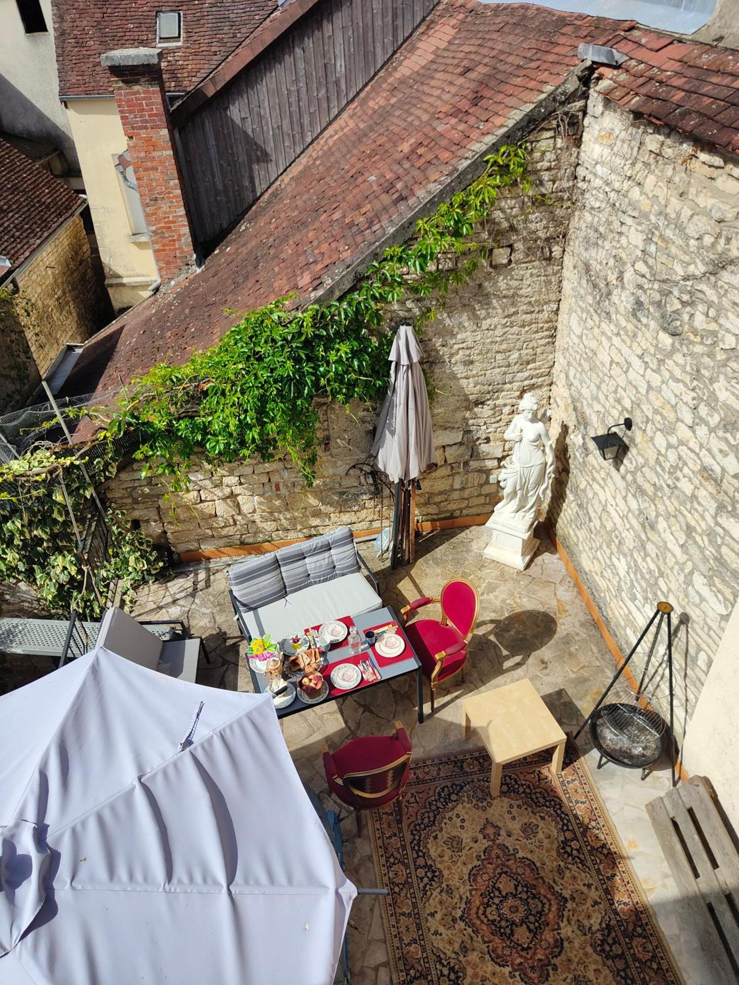 La Taniere Des Tanneries Bed & Breakfast Tonnerre Exterior foto